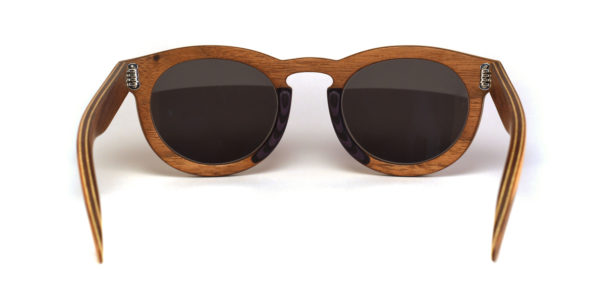 Lunettes de soleil en bois naturel