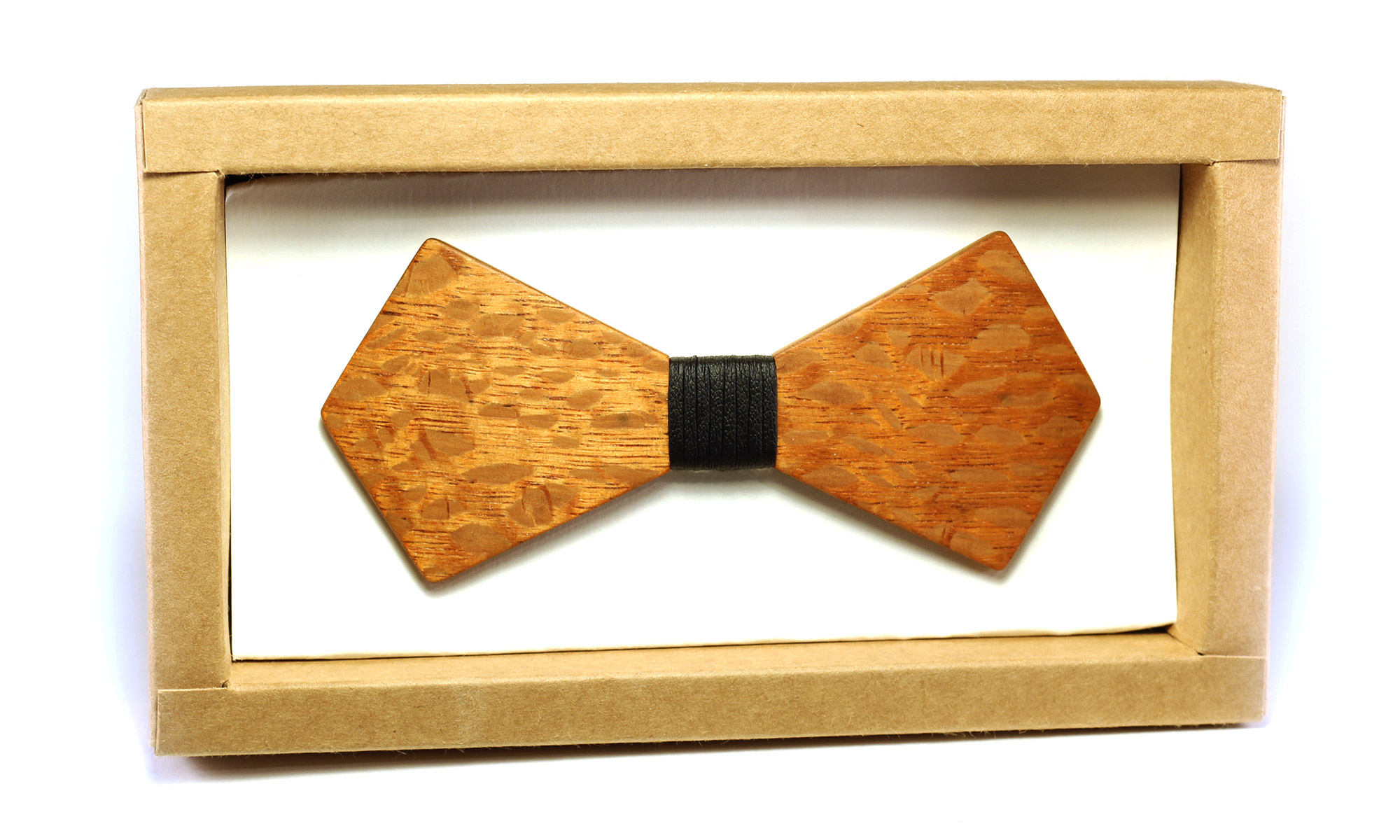 arka_creations_noeud_papillon_en_bois_np3_jack_boite_louro_faia Nœud Papillon Fait Main