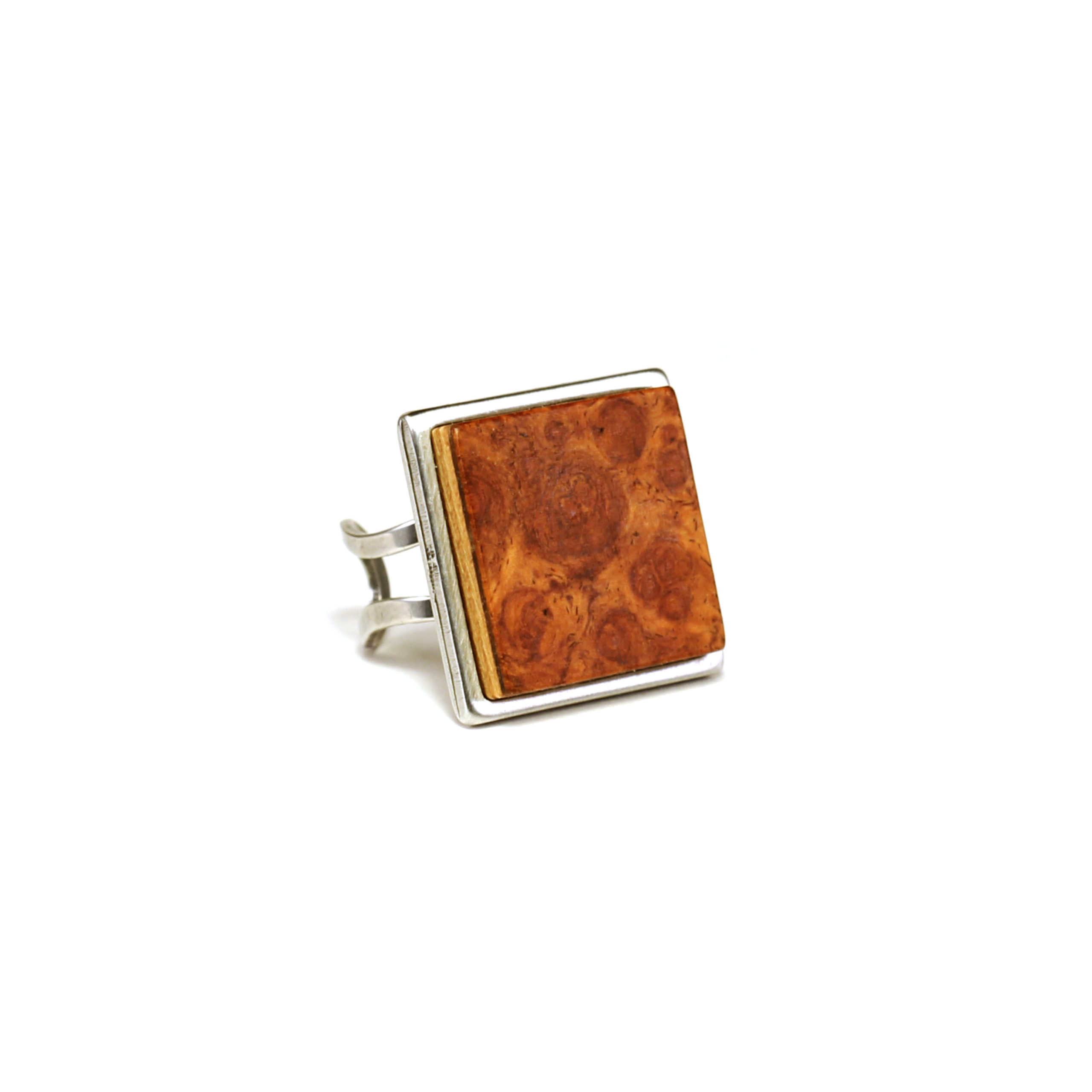arka_creations_bijoux_en_bois_bague_carre_argent_loupe_damboine_1 Bague Carrée en Bois de Loupe