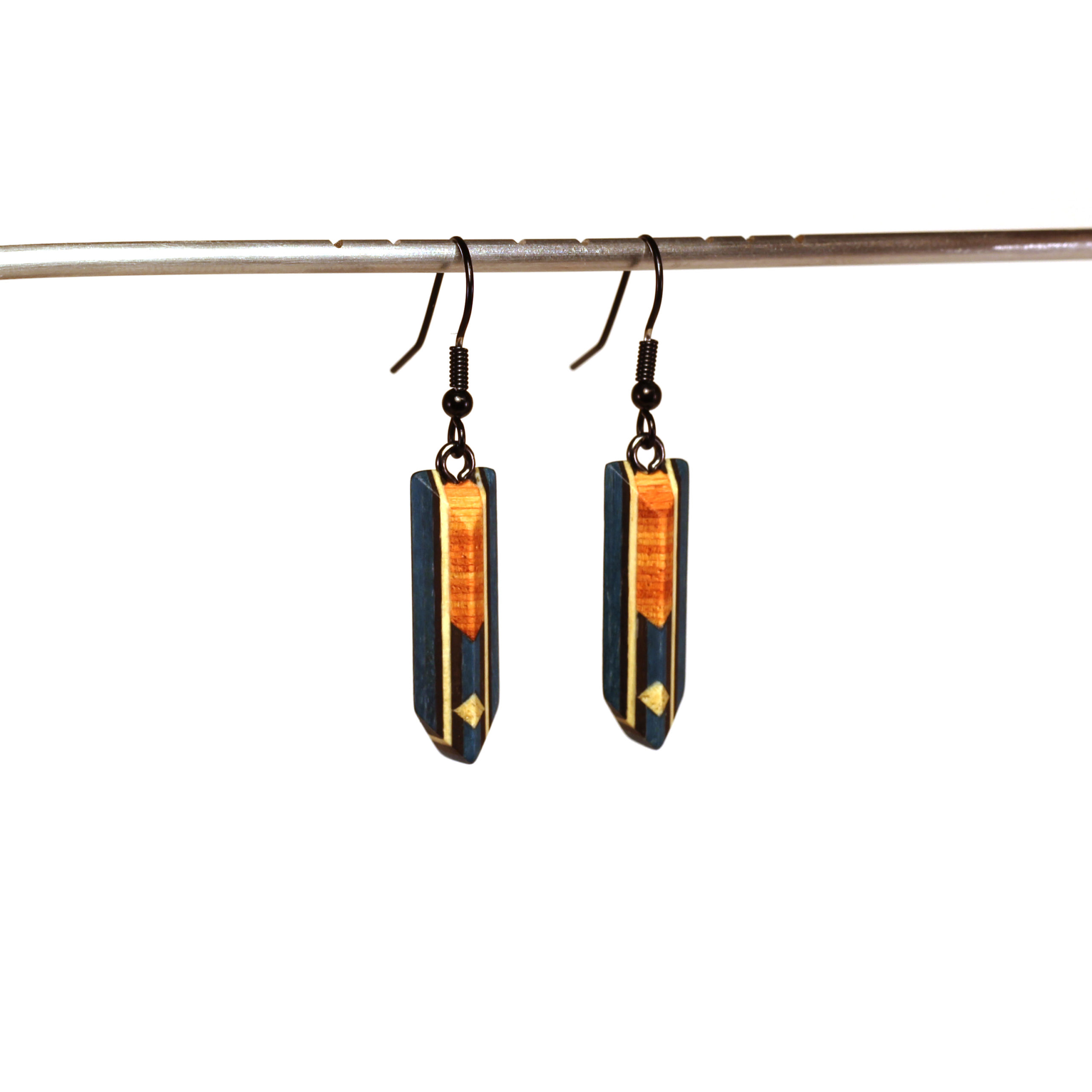 arka_creations_bijoux_en_bois_boucles_doreilles_marqueterie_noir_bleu_2 Boucles d'Oreilles Bleues