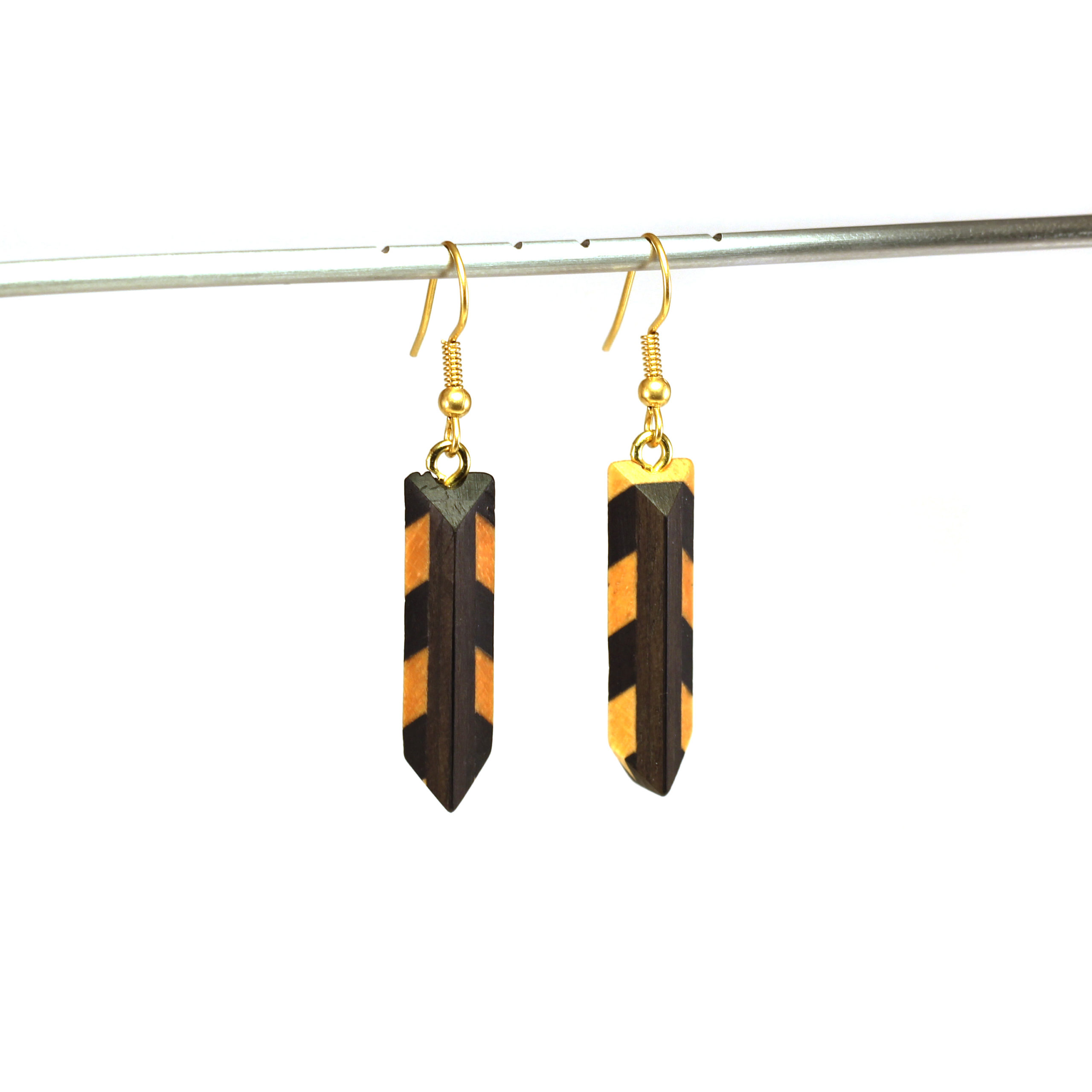 arka_creations_bijoux_en_bois_boucles_doreilles_marqueterie_or_noiretblanc_2 Boucles d'Oreilles Noires & Bois