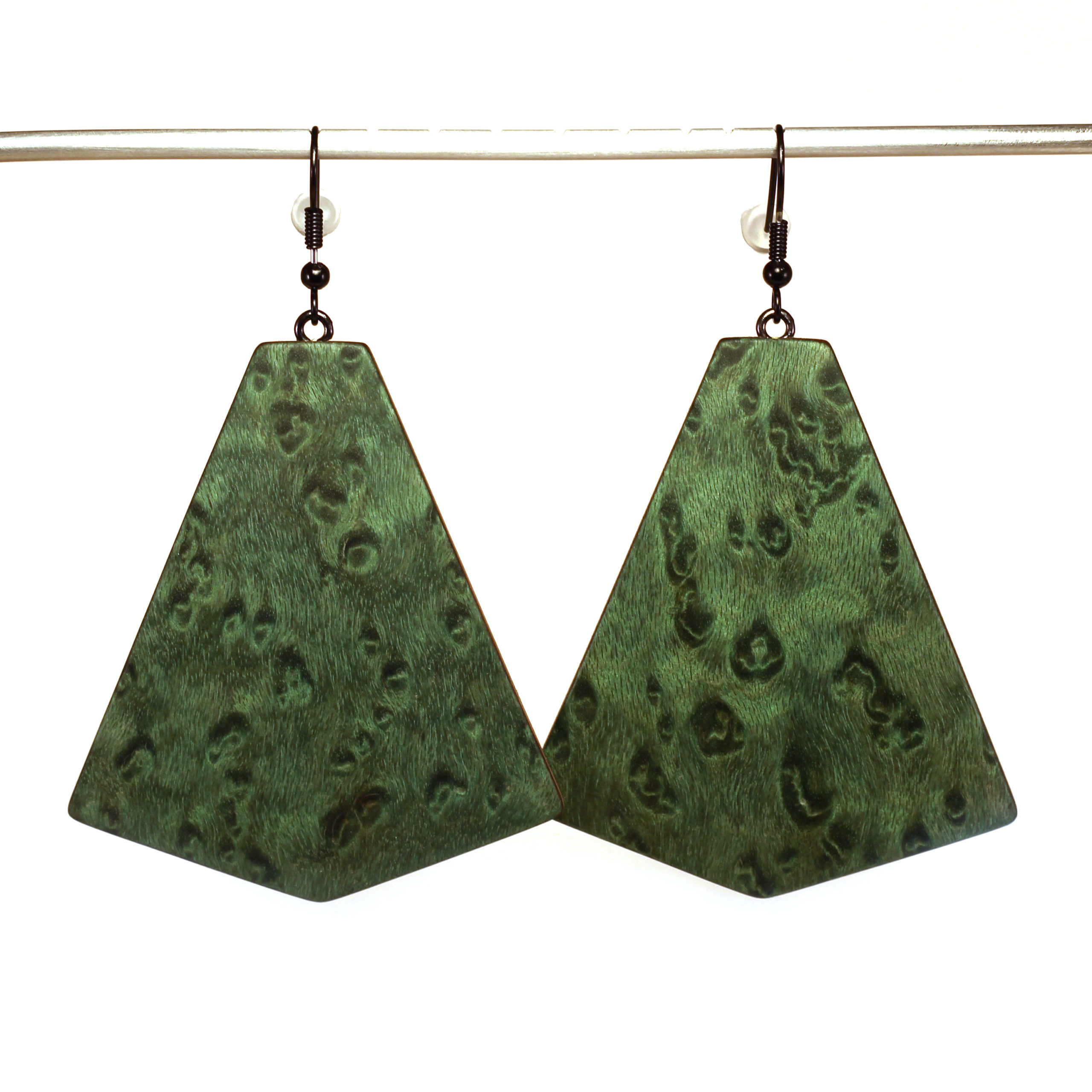 arka_creations_bijoux_en_bois_boucles_doreilles_np4_erablemouchetevert_1 Bijoux Boucles d'Oreilles Vertes