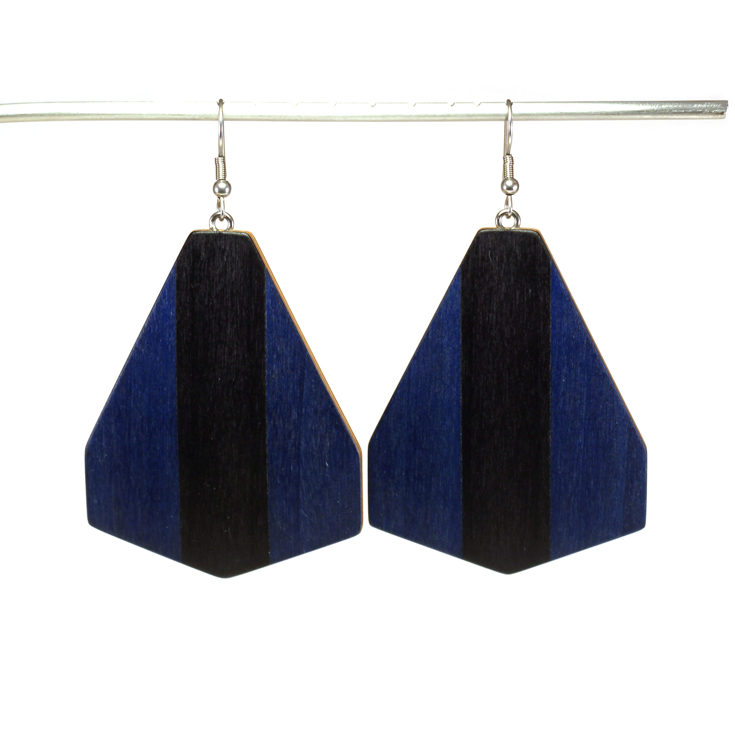 arka_creations_bijoux_en_bois_boucles_doreilles_np5_tulipierbleu_tulipiernoir_1 Boucles d'Oreilles en Bois Bleu & Noir