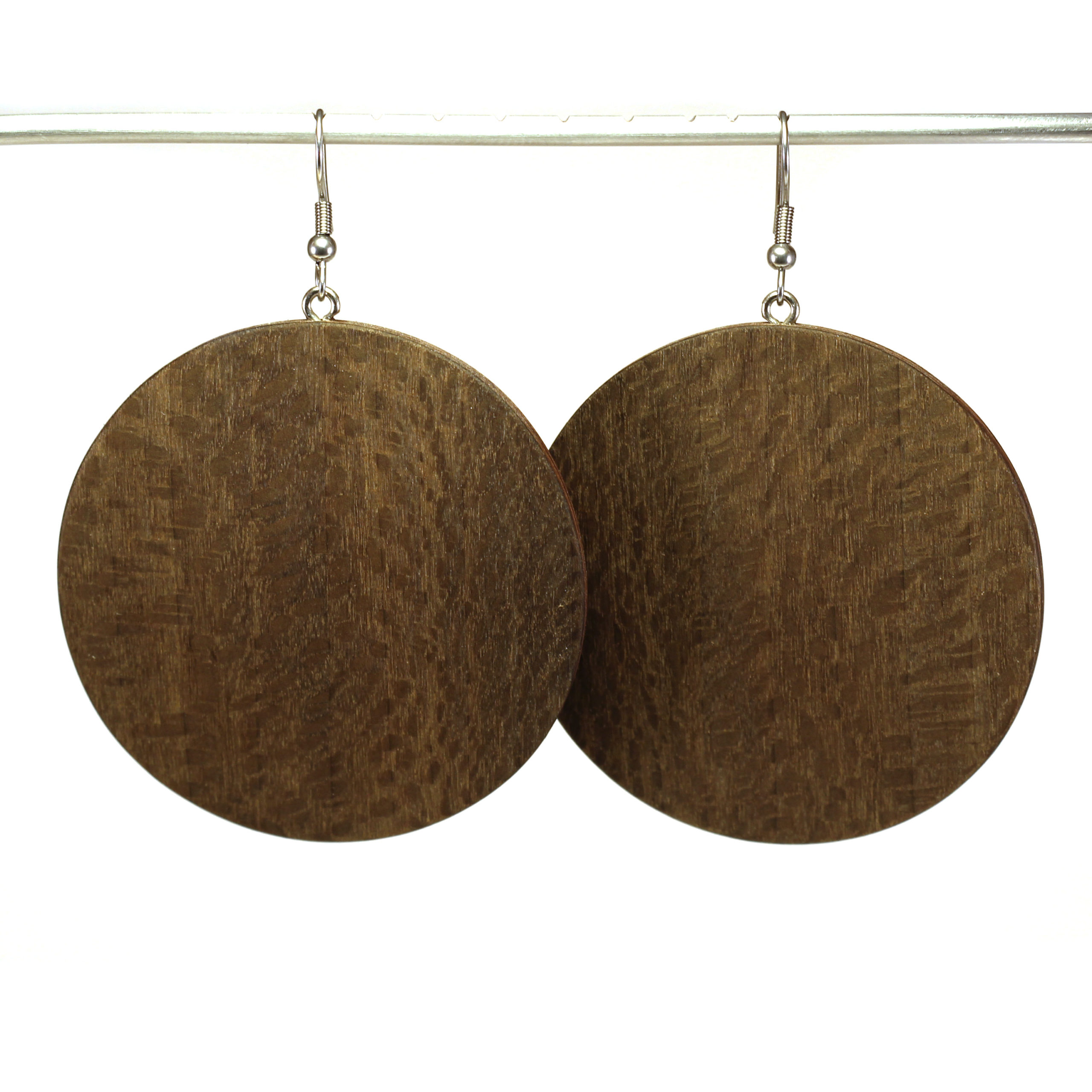 arka_creations_bijoux_en_bois_boucles_doreilles_rondes_platanemaillegris_1 Grandes Boucles d'Oreilles Grises