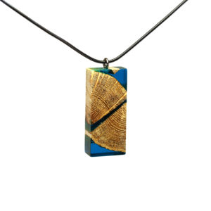 Collier en Bois & Résine Bleue