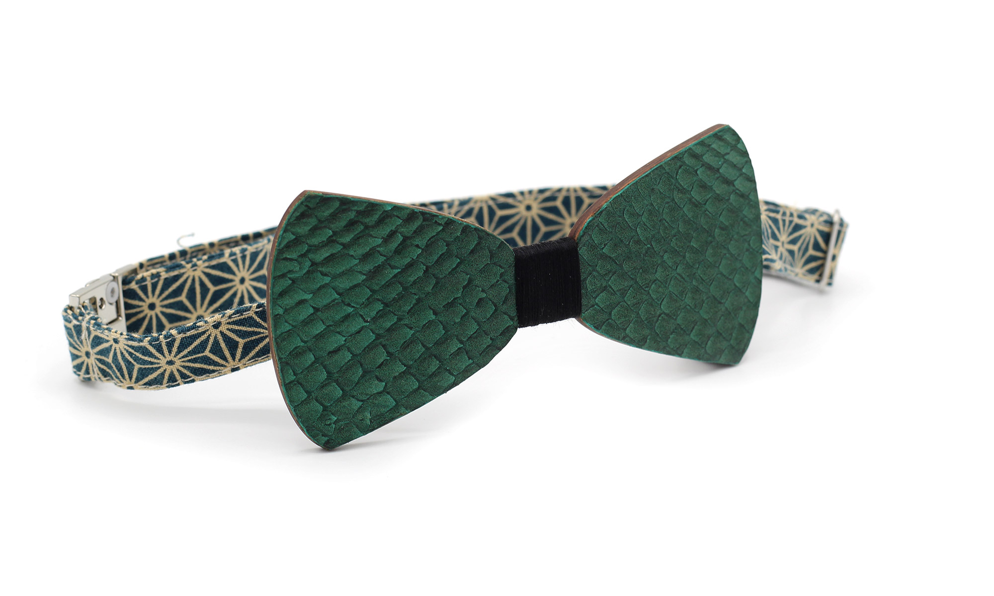 arka_creations_noeud_papillon_en_bois_np2_gaspard_cuir_de_poisson_vert_2 Nœud Papillon en Cuir Vert